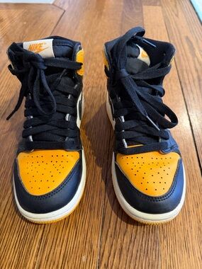 Nike Air Jordan High Retro Youth size 1